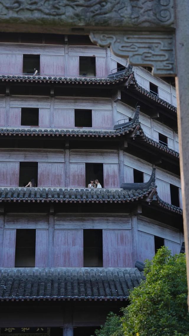 已实施限流！西湖边著名景区突然爆火，天天围满人！大家统一动作，紧急提醒……