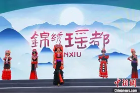 广西金秀万亩野生变色高山杜鹃花引客图片