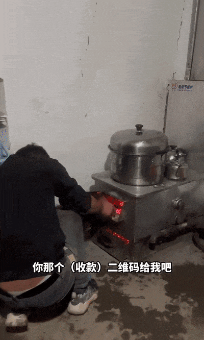 游客在阿勒泰自驾撞伤小羊，牧民：跟我走……