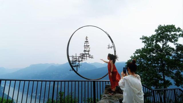 文旅新探丨穿越峡江，在G348读懂厚重“地质书”