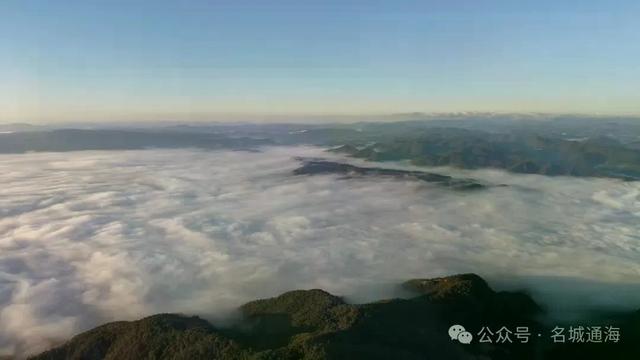 云海翻涌、金光洒落！通海这幅冬日山水画卷，太绝了