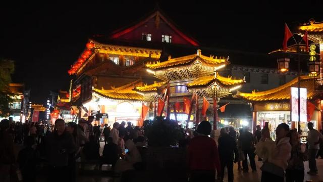 国庆首日直击：全城都是音乐节现场，这也太过瘾了！