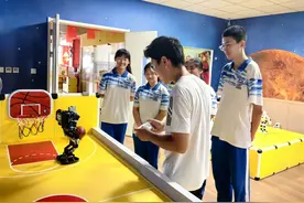 探索科技魅力，青岛大学市北附属中学学子开启AI之旅图片