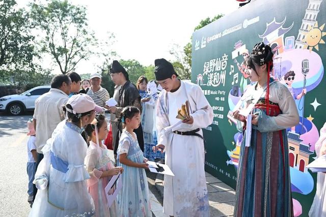 在离南京一小时车程的林海中，有人聚众“撒野”！