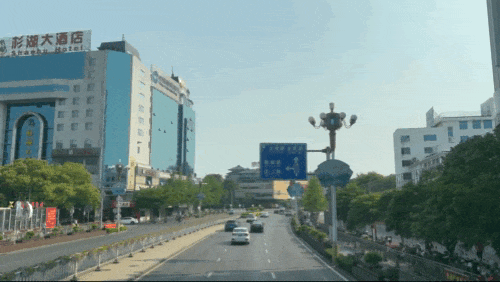 坐上公交游八桂 一路繁花一路景