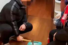 教育博主赵菊英“砸玩具”式粗暴家访引争议，当地教育局：她系退休教师，将介入调查图片