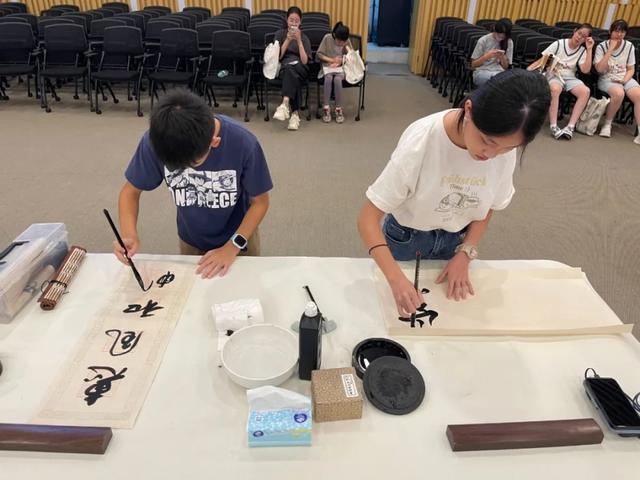 沪台青少年书法交流活动在上海韩天衡美术馆举行