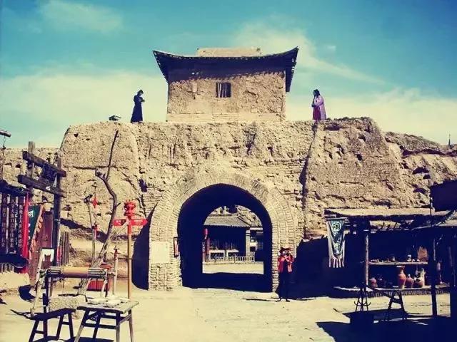 美景| 我想和你漫步在清城堡,寻着梦中的记忆,探索古城镇的影子...