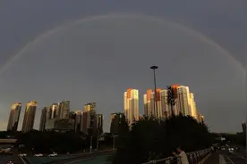 西安现“双虹凌空”奇观，气象专家解密“天空情书”图片