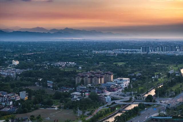 从阅读空间到文化枢纽，农家书屋和彭州的适配度太高了……