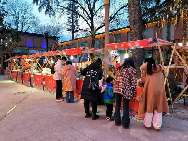 免费逛!郑州这9条特色街区,值得反复打卡→