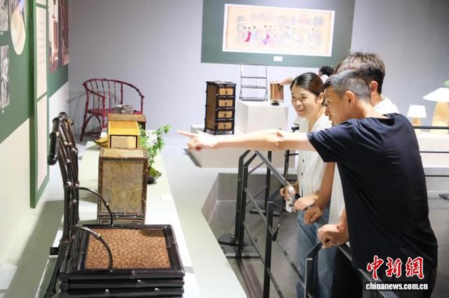 浙江杭州：安吉竹文化展吸引游客