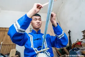 惊艳时光的丽水非遗丨“00”后男生爱上畲族彩带编织图片