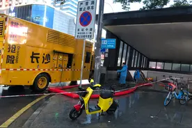 暴雨突袭长沙24小时：有的区出动两千环卫排水清淤，有人称“长沙速度”图片