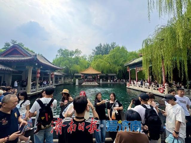 一年四季 泉在济南丨趵突泉水位持续高位 “水涌若轮”引客来