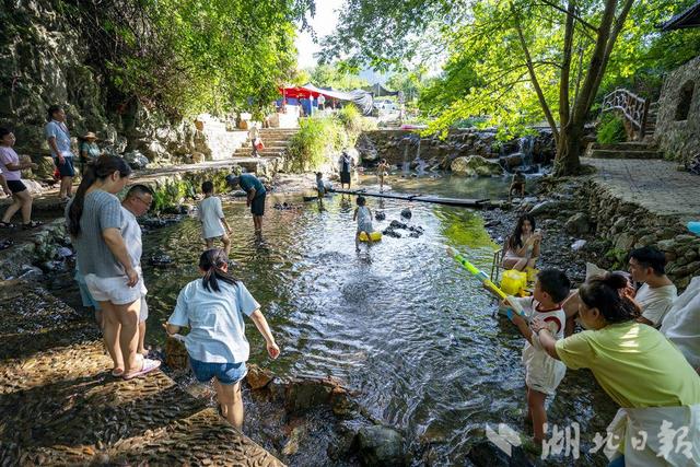 咸宁观察  |  野生溪流变网红景点  咸宁溯溪戏水火出圈