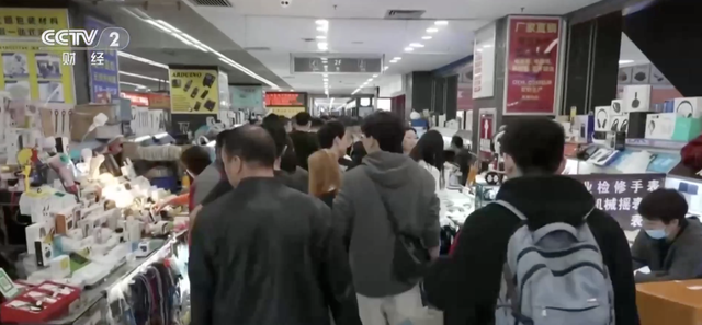 买买买！广东一地人流爆满，网友：根本逛不完
