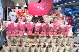 七夕鲜花走俏，抖音等电商渠道云南玫瑰热卖图片