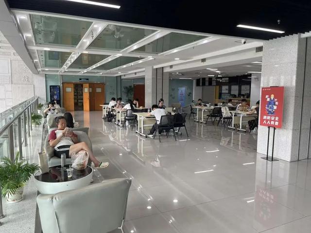 湖图暑期宠粉放大招：书香纳凉充电嗨翻一夏