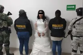 墨西哥新娘婚礼当天因涉嫌绑架敲诈被捕 穿婚纱戴手铐拍监狱照图片
