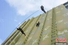 直击广西柳州武警特战队员练兵图片
