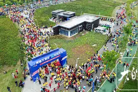 合肥1.5万余人共赴少荃湖畔一起健步走图片