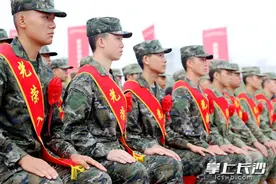 欢送雷锋家乡兵 2024年长沙市全民国防教育月启动图片