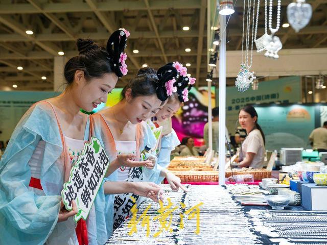茶香四溢满泉城！2025中国（济南）“泉·茶”国际文化艺术周开启沉浸式文化体验