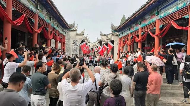 赤黄红·洪湖情 | 2025环洪湖马拉松，跑进水乡新画卷！