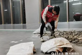 渔网一甩，挽救一个家庭！女子黄河边落水，他关键时刻挺身而出图片