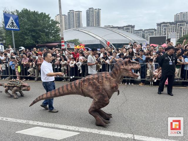穿越史前邂逅千年风华：自贡国际恐龙文化旅游节富顺巡游燃情启幕