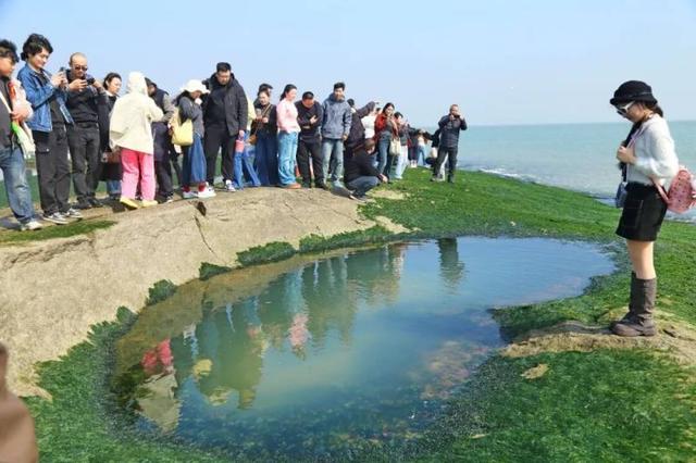 山东日照网红“爱心海”是小水坑？当地文旅称非景区范围，旅游从业者提醒注意天气
