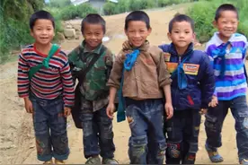 小时候开学的场景！你还记得吗？图片