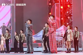 QQ音乐巅峰盛典广州开唱，王源获颁年度巅峰音乐人图片