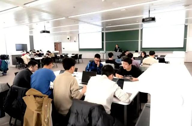 清华发布首个AI指导规范，铸造学生向善技术信仰 | 新京报专栏