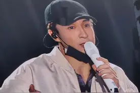 薛之谦发烧39摄氏度暂停成都演唱会，售票平台客服：正协商退票方案图片