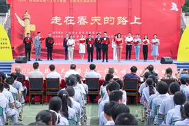 四川广安开展“朗诵进校园”经典诗文诵读活动 弘扬传统朗诵文化图片