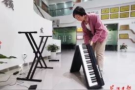 智能钢琴能模拟编钟还可折叠，尚未量产已收2000台海外订单图片