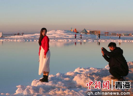 青海察尔汗盐湖变身“网红”景区 工业游发掘新动能