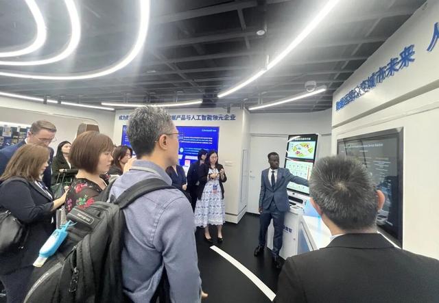 新加坡客户服务中心协会（CCAS）高规格代表团莅临南威软件集团旗下深圳太极数智技术有限公司参观考察