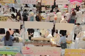 徽章、贴纸、冰箱贴……武汉民众乐园樱花手帐节落幕，有顾客一次买了千元手账图片