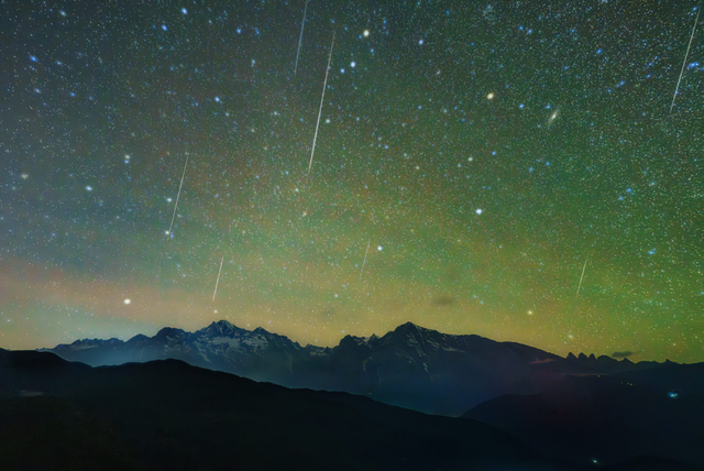 从“卖风景”到“传文化”！读懂丽江“寻梦星河”的破局之道