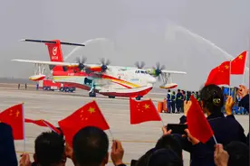 我国自主研制AG600“鲲龙”完成全部取证试飞科目图片