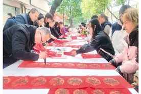 “漓韵书香”2025迎春书法作品展开幕，新春送福联活动同步开展图片