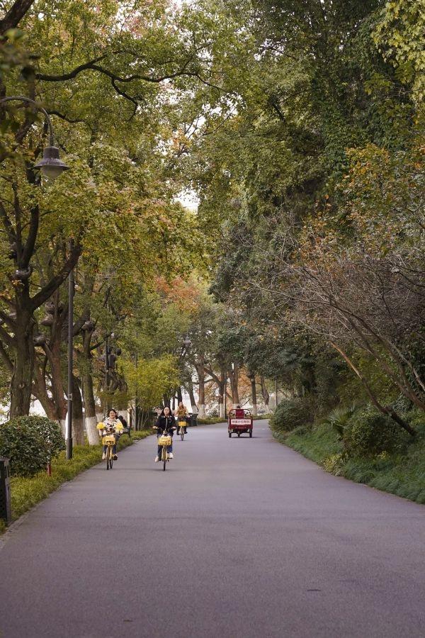 活力满满的东湖绿道