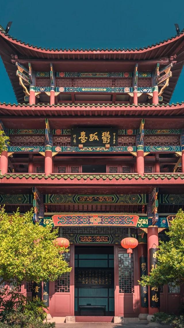 坐上“宝藏公交”，穿越赣鄱的诗意与烟火！