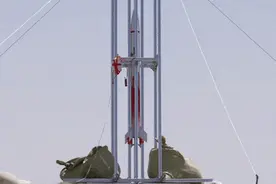 深圳中学生“手搓”火箭上天，网友：满级人类小孩哥！图片