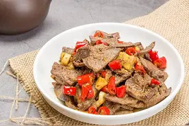 一盘爆炒猪肝下肚，大爷得了这种病！图片