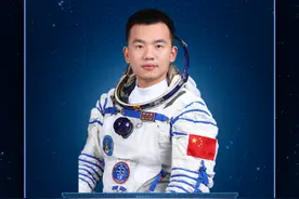 半岛聚焦丨山东农村娃拿到太空船票！首个飞天的“90后”男航天员宋令东：这个微信名，他10年未改图片