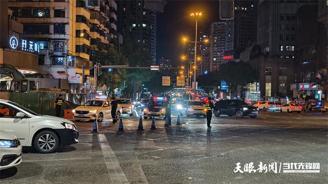 夜游黔灵山解锁“爽”夏！外地游客直呼凉快，本地人教你串玩全城！
